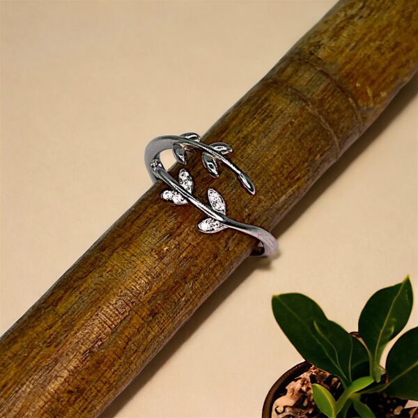 Sterling Silver Ring With Leaf Design - Image 3
