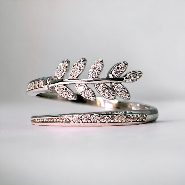Sterling Silver Ring With Leaf Design - Image 3